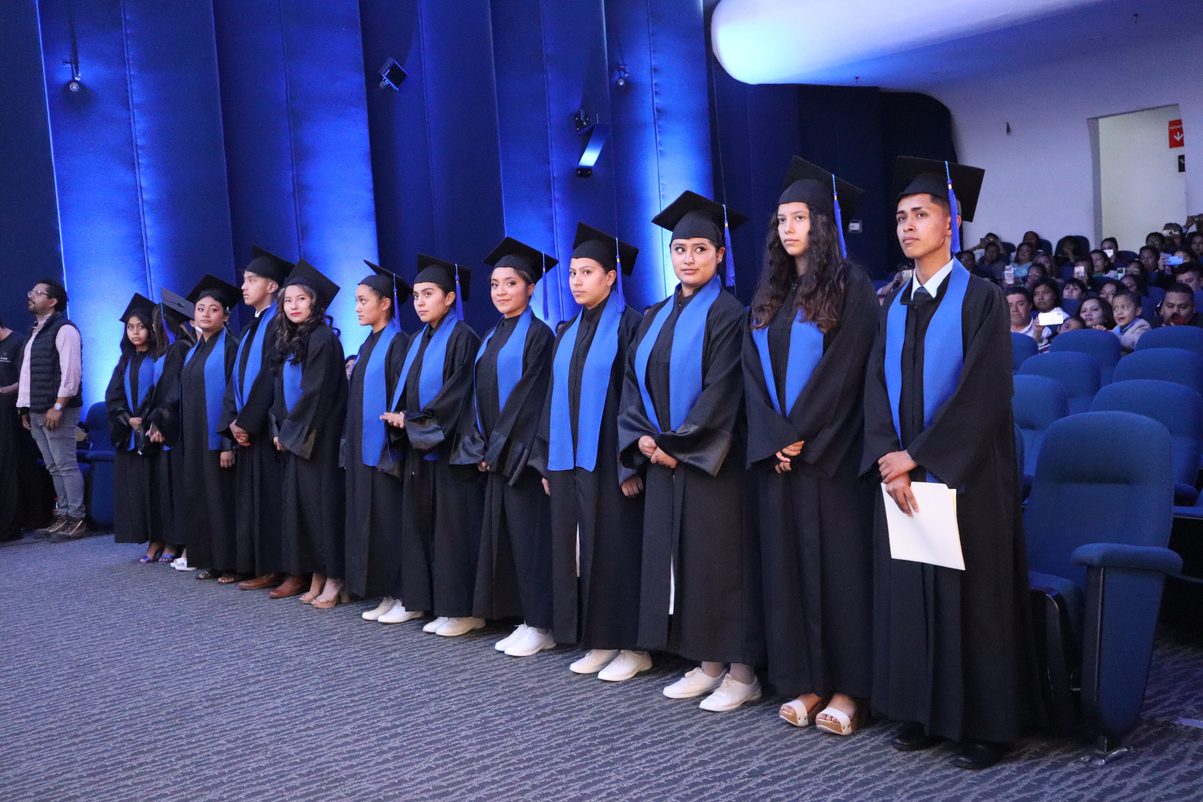 Clase práctica de Bachiller en Escuela Montserrat