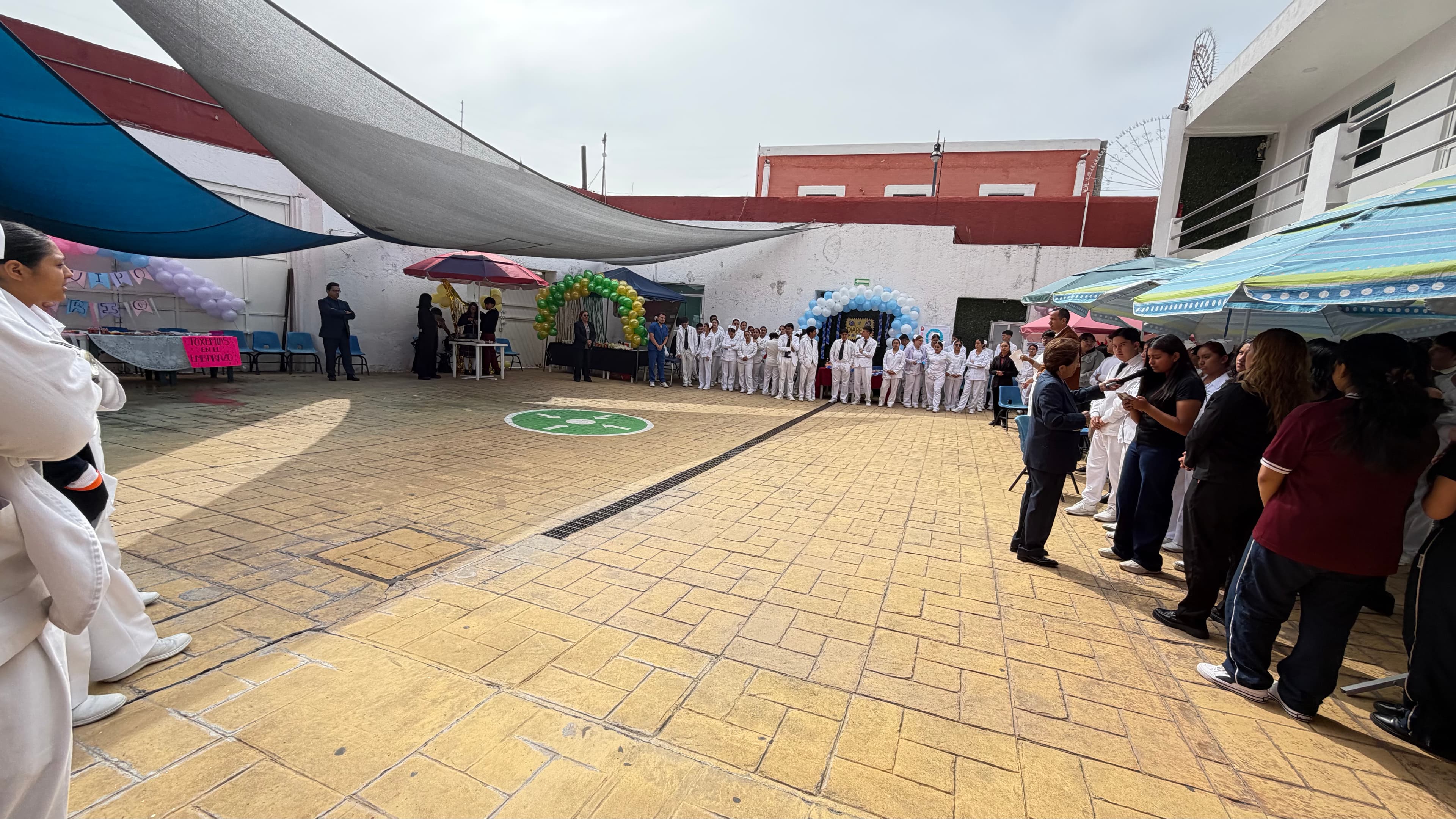 Patio e instalaciones de Escuela Montserrat